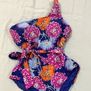 One piece bathing suit